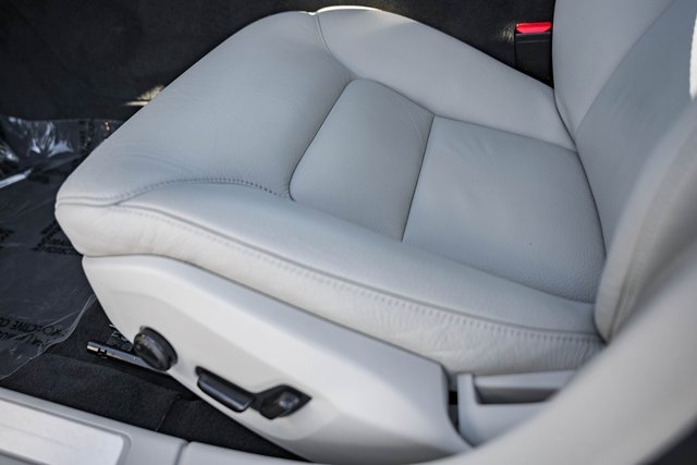 Used 2023 Volvo S60 T8 Plus image 31