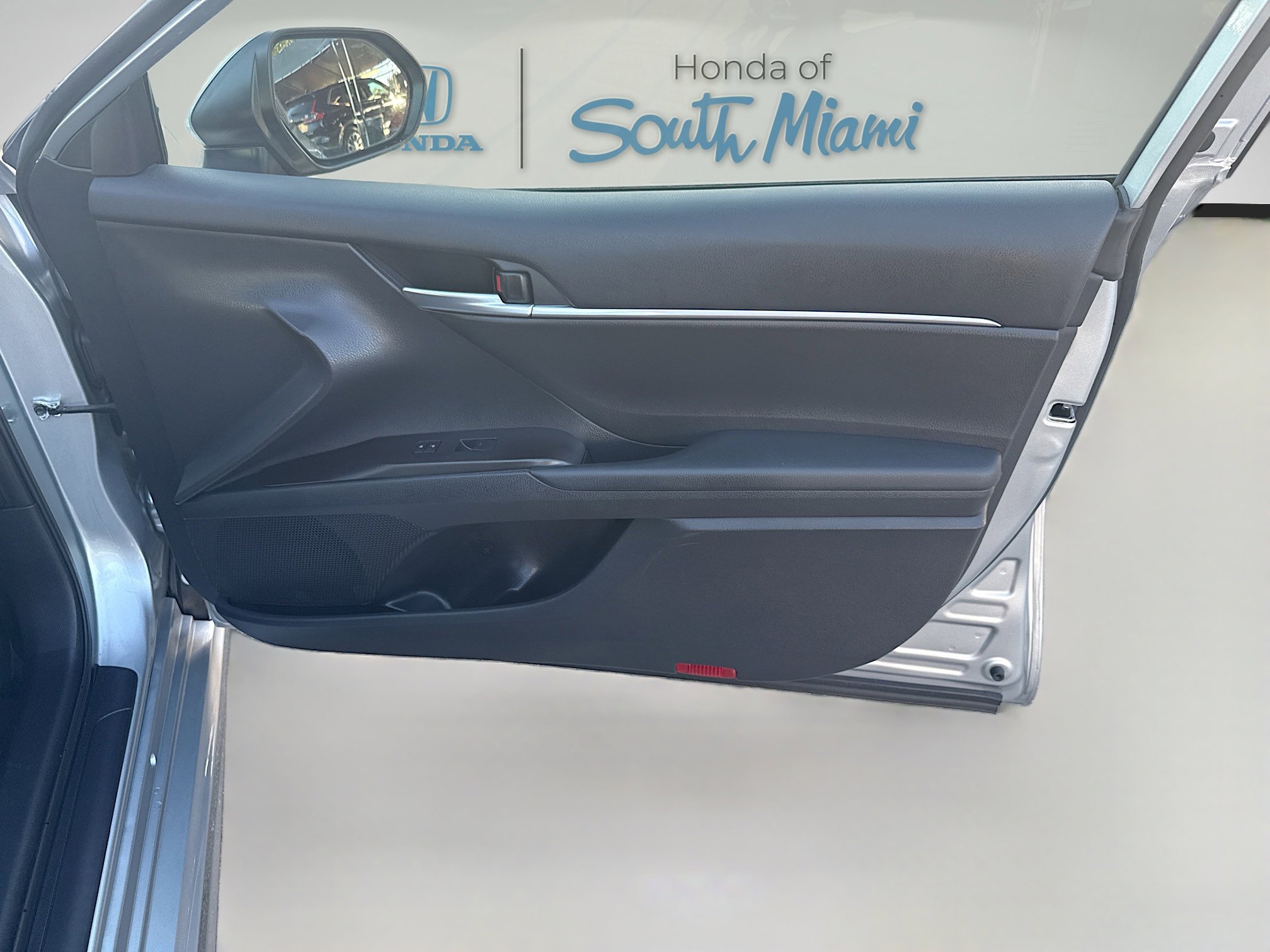 Used 2024 Toyota Camry SE w/ Convenience Package image 32