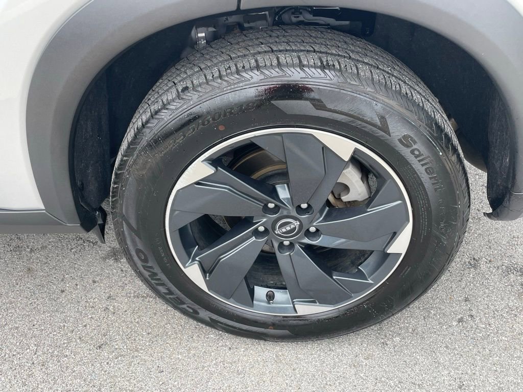 Used 2024 Nissan Rogue SV image 33