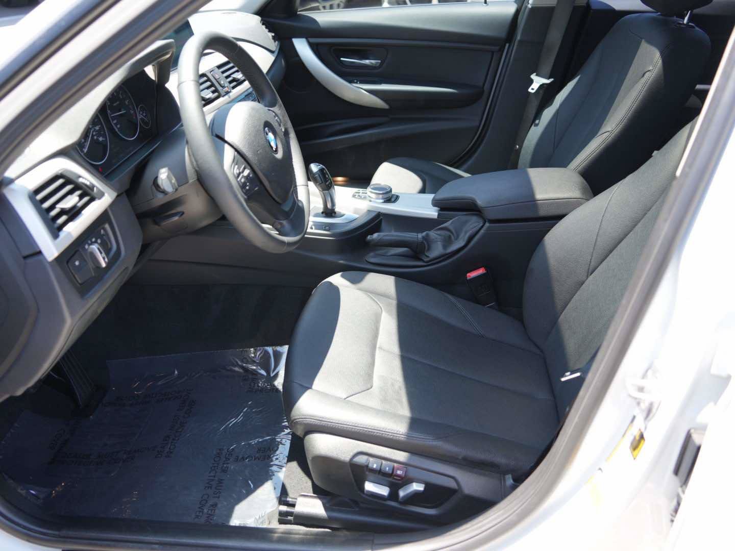 Used 2018 BMW 320i Sedan w/ Convenience Package RWD image 14