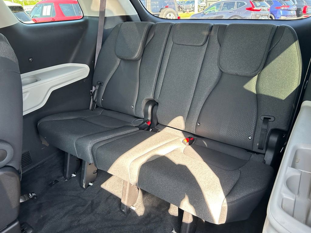 Used 2023 Kia Carnival LX FWD image 23