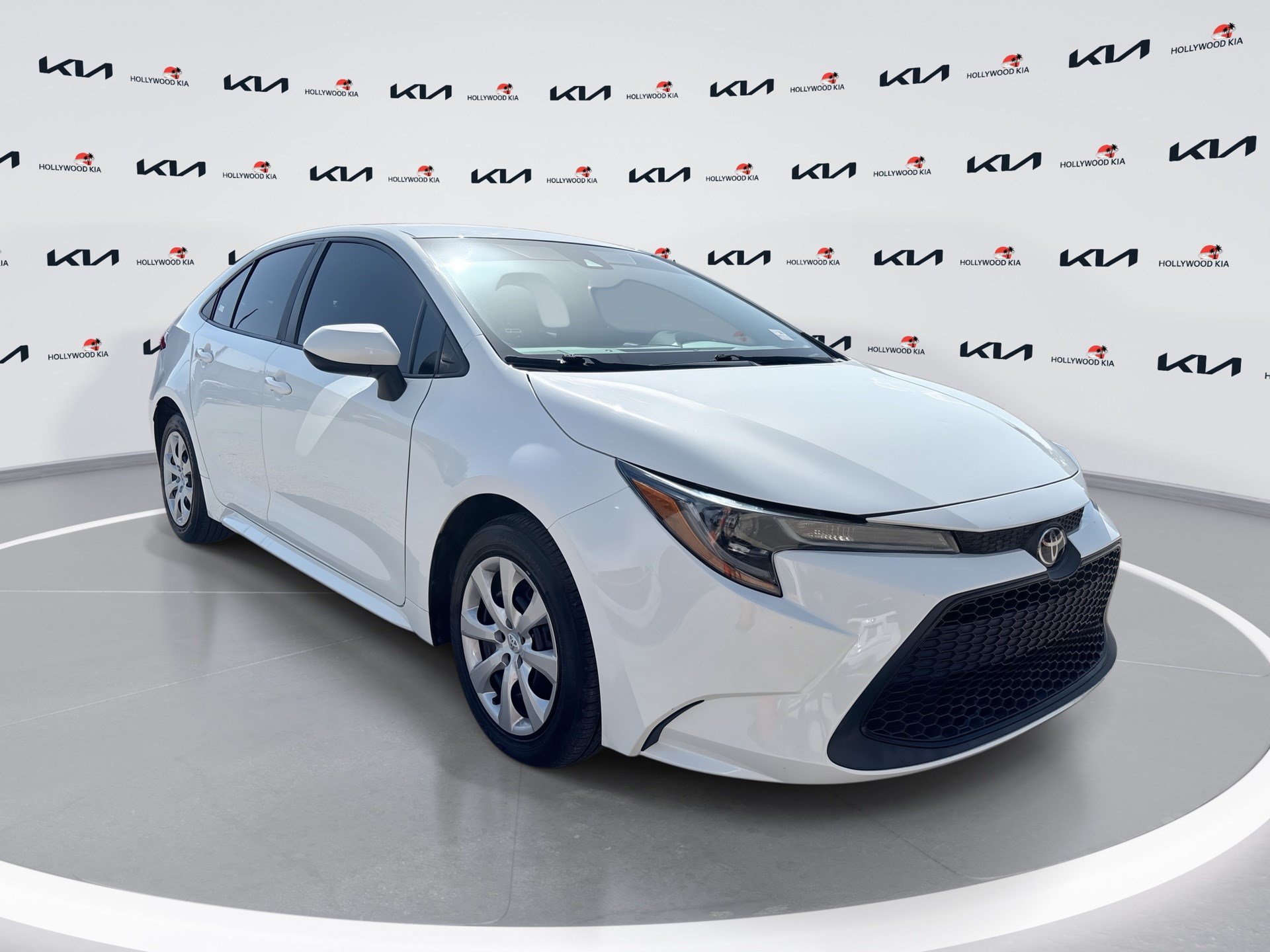 Used 2022 Toyota Corolla LE FWD image 1