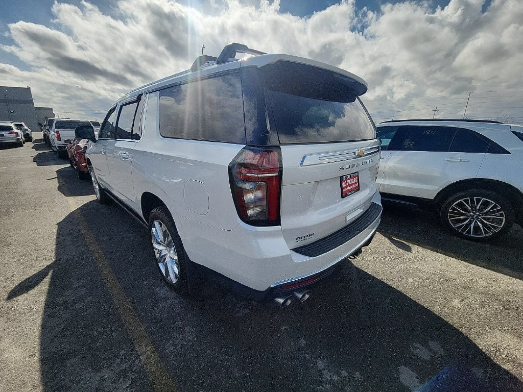 Used 2023 Chevrolet Suburban High Country w/ Premium Package 2 AWD/4WD image 2