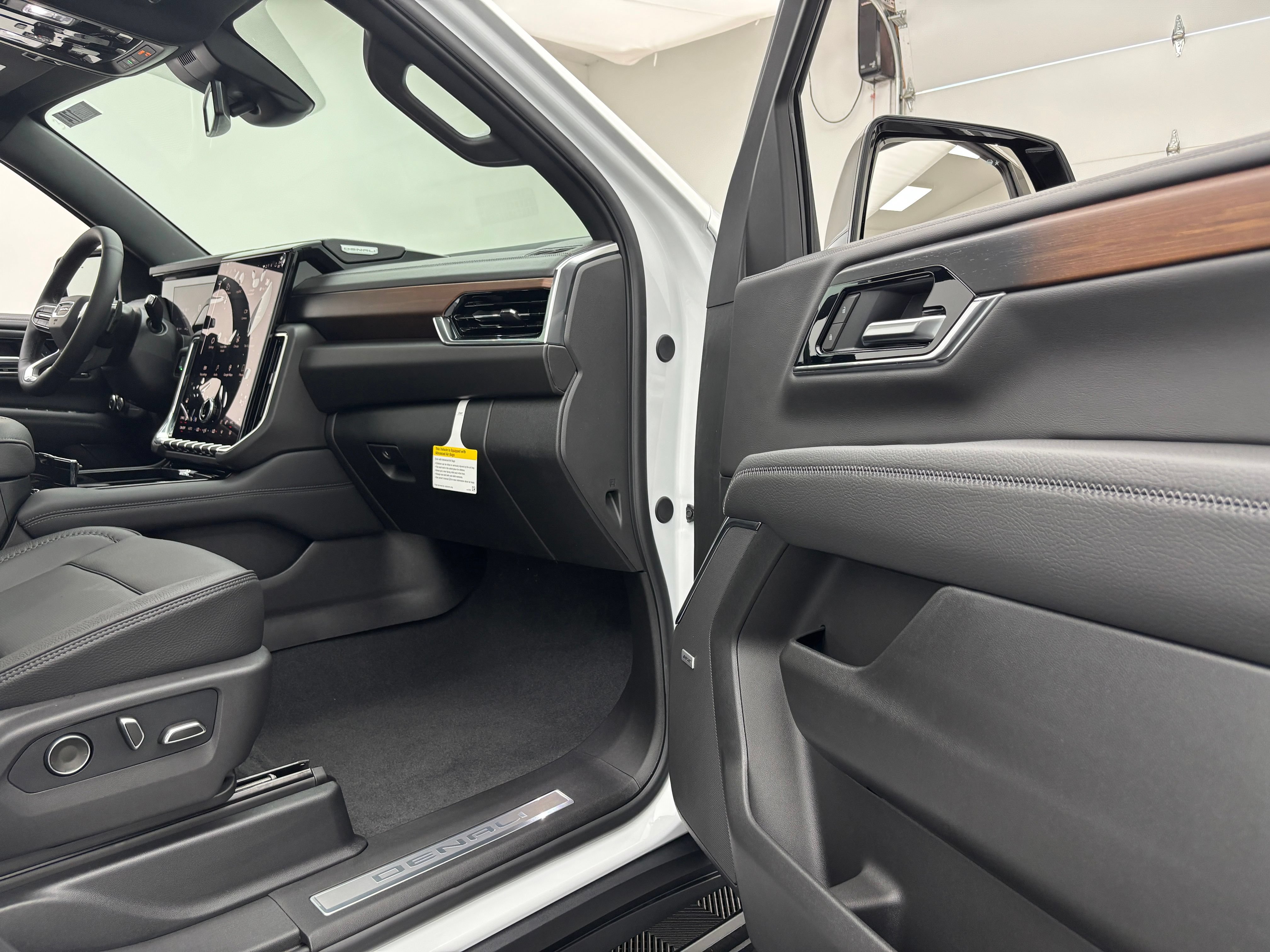 New 2026 GMC Yukon XL Denali w/ Sun & Power Step Package AWD/4WD image 36