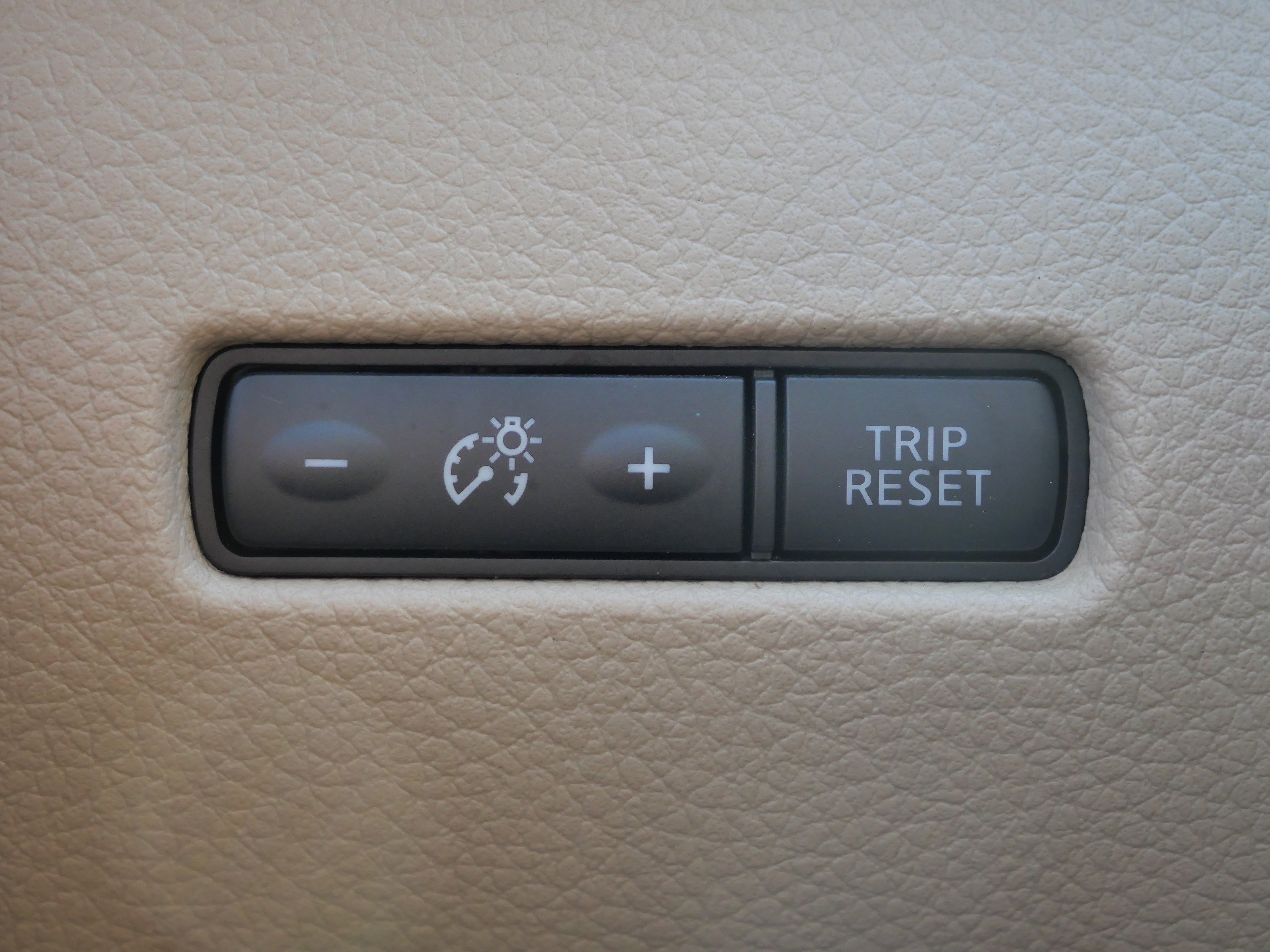 Used 2015 Nissan Rogue S image 29