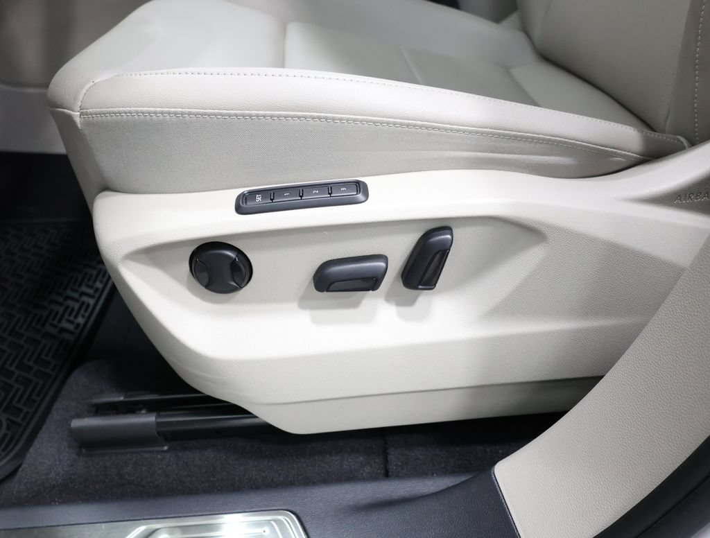 Certified 2023 Volkswagen Atlas SEL R-Line AWD/4WD image 14