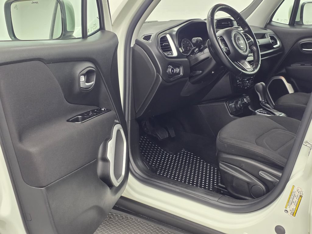 Used 2020 Jeep Renegade Latitude w/ Cold Weather Group AWD/4WD image 27