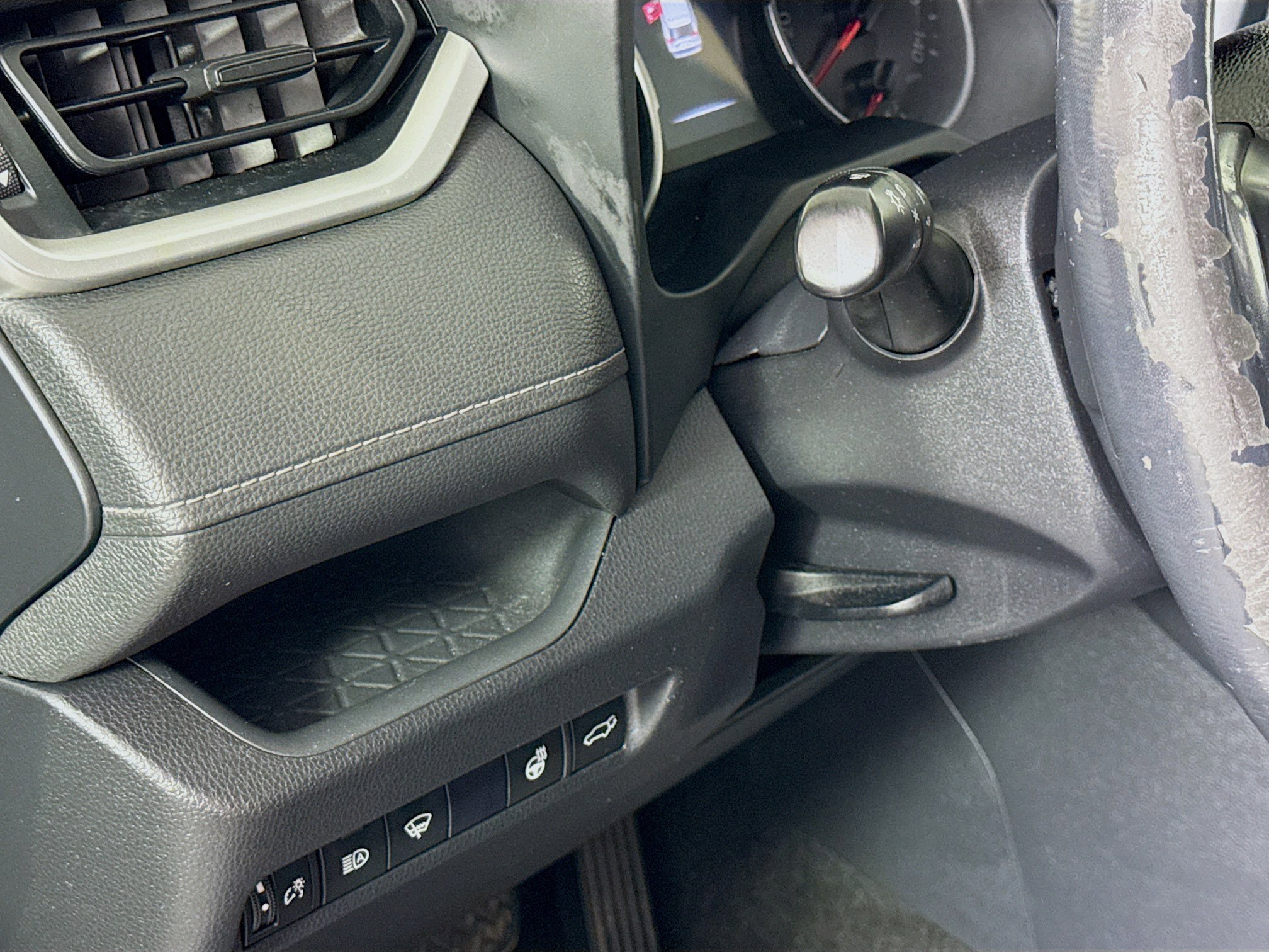 Certified 2019 Toyota RAV4 XLE w/ Convenience Package image 10