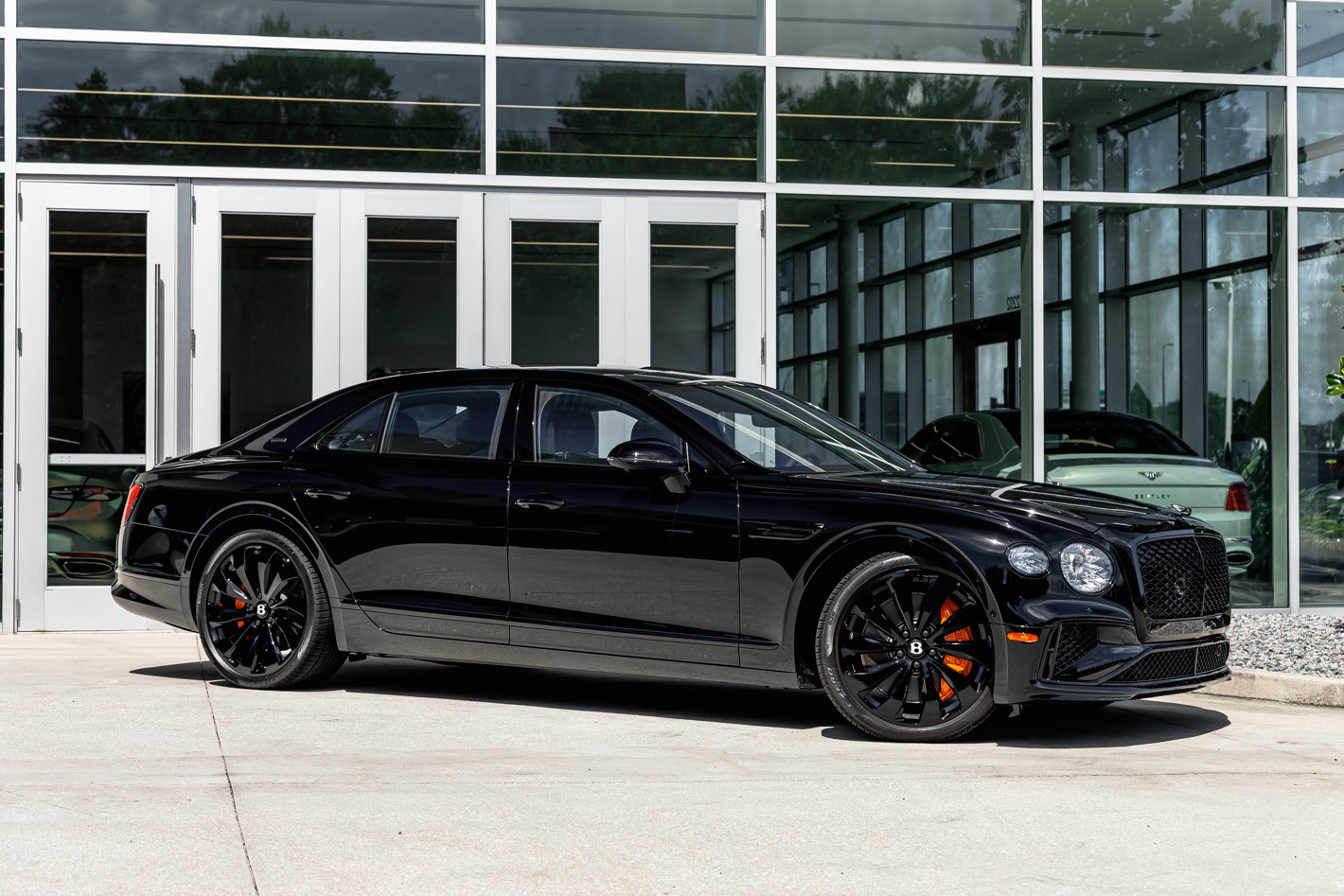 New 2025 Bentley Flying Spur Plug-In Hybrid image 1