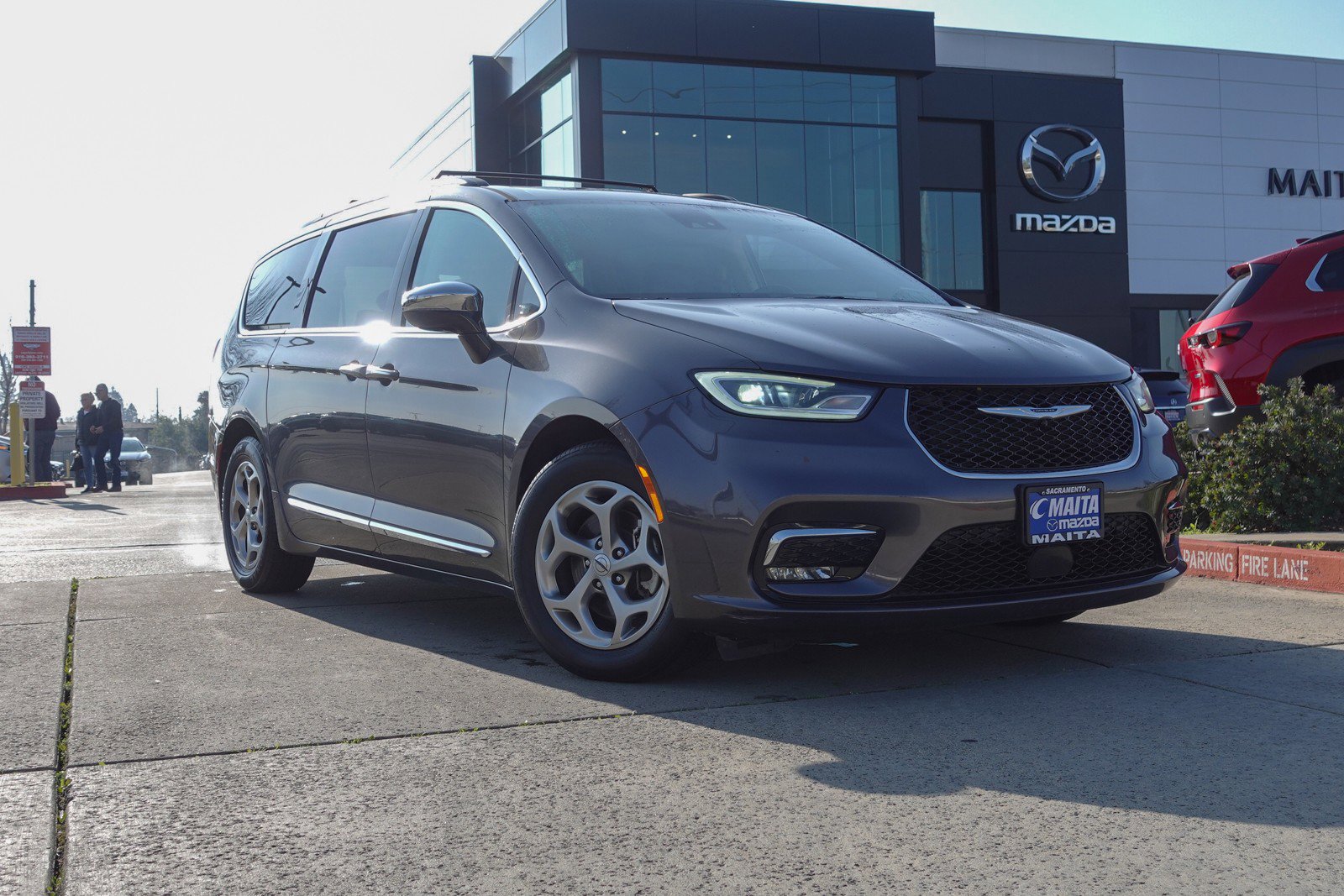 Used 2023 Chrysler Pacifica Limited image 1