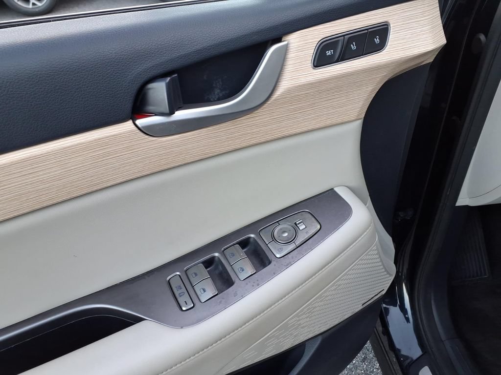 Used 2024 Hyundai Palisade Limited FWD image 17