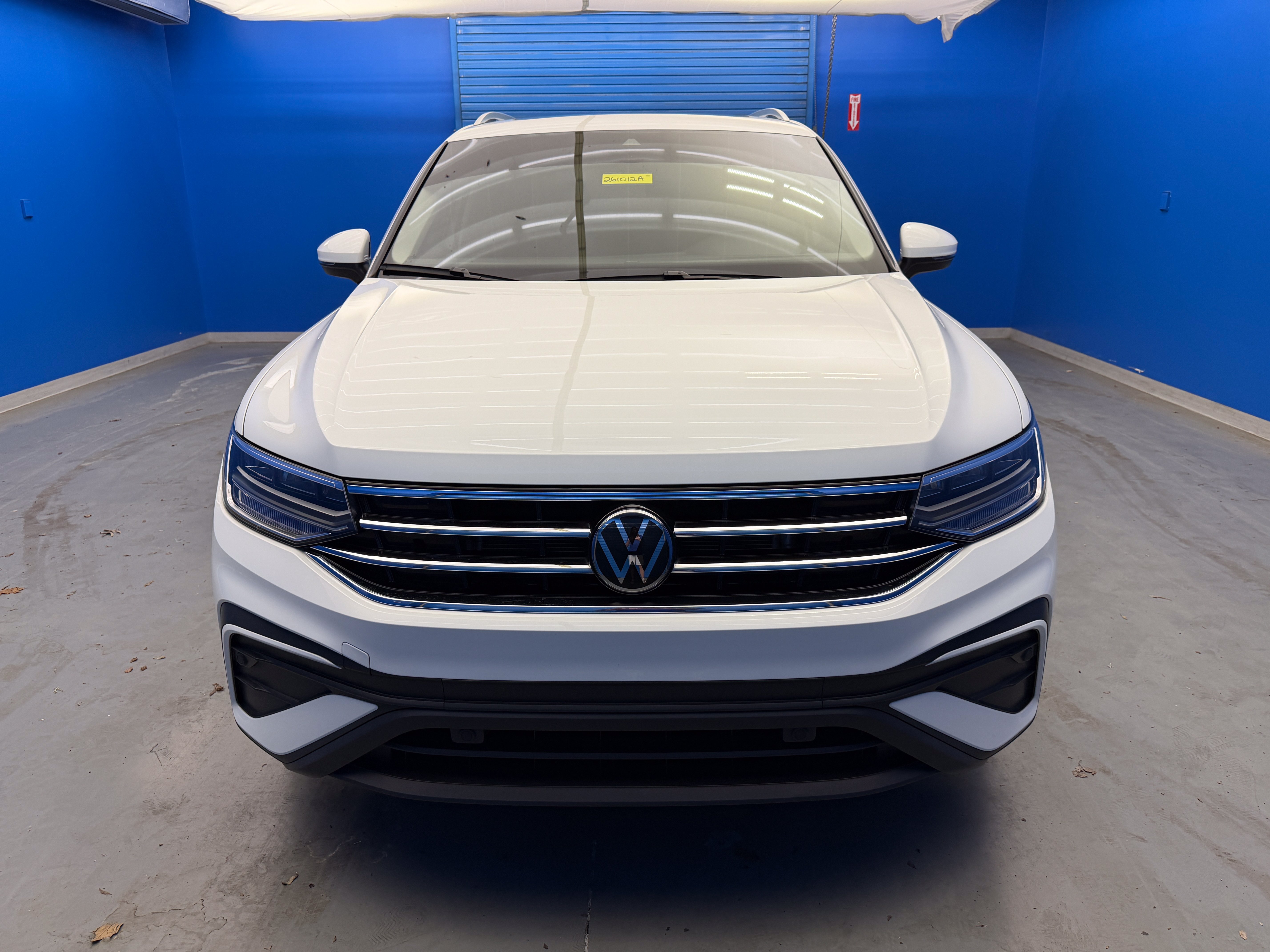Used 2024 Volkswagen Tiguan SE w/ Panoramic Sunroof Package FWD image 5