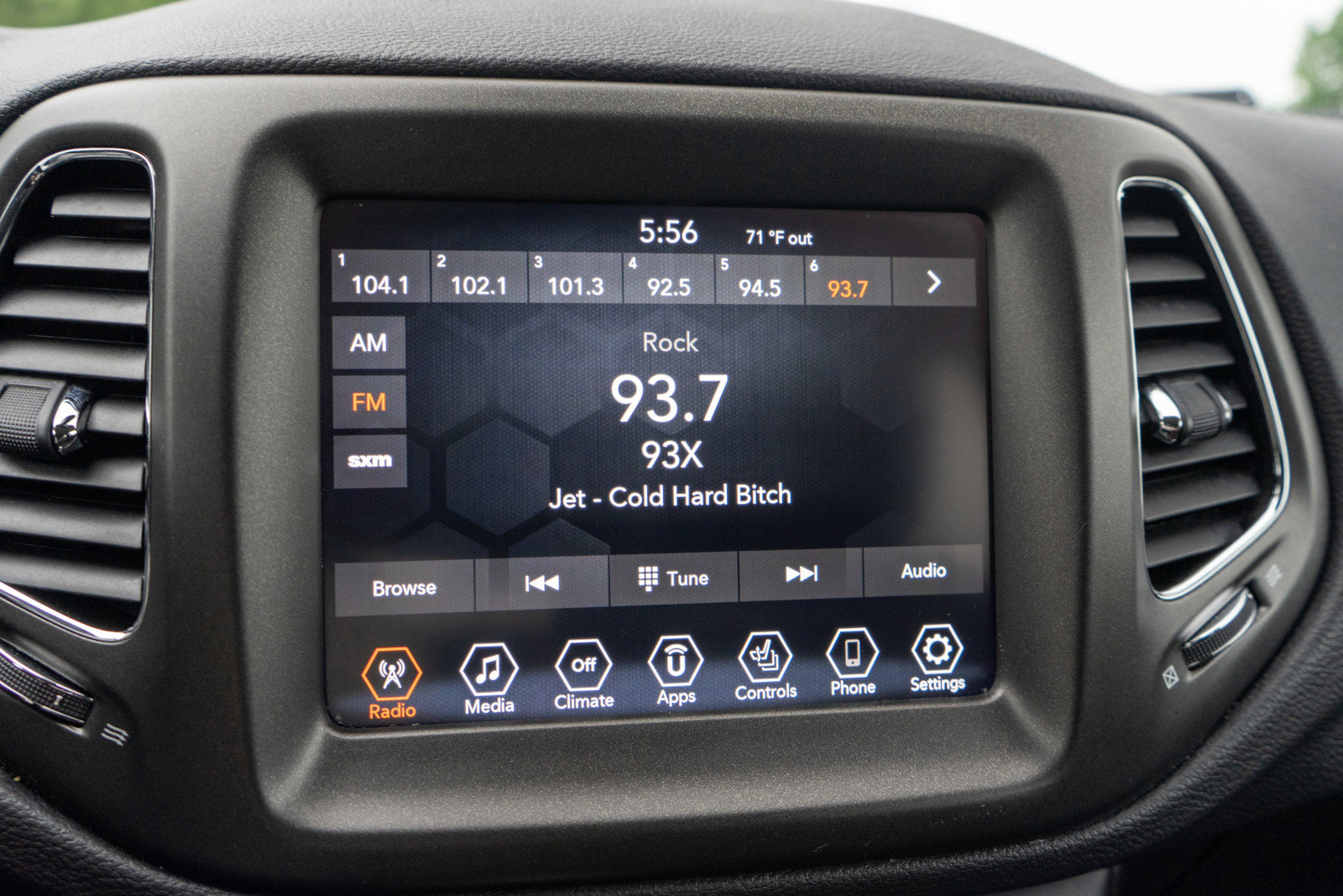Used 2019 Jeep Compass Trailhawk w/ Cold Weather Group AWD/4WD image 16