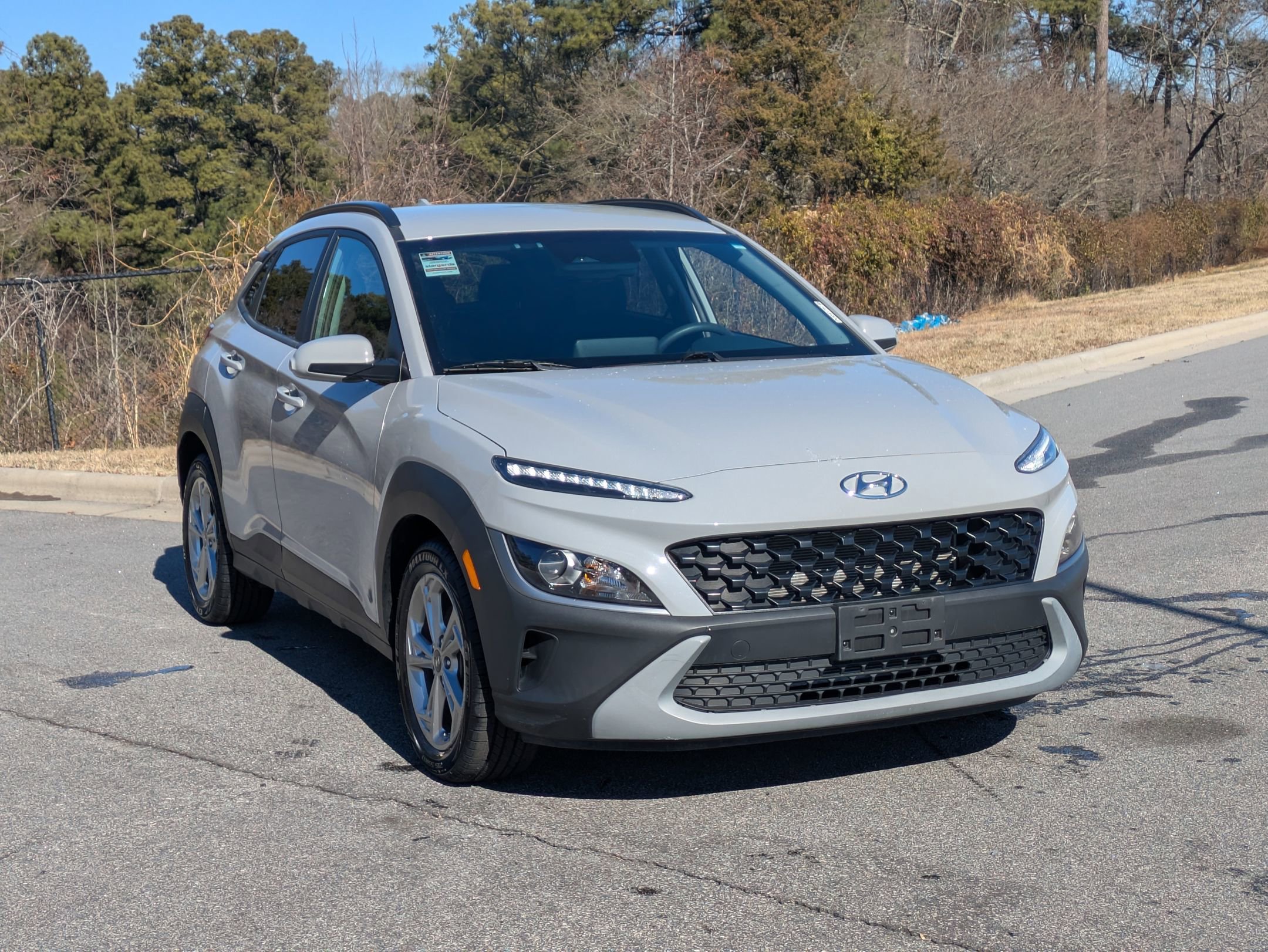 Used 2023 Hyundai Kona SEL image 3