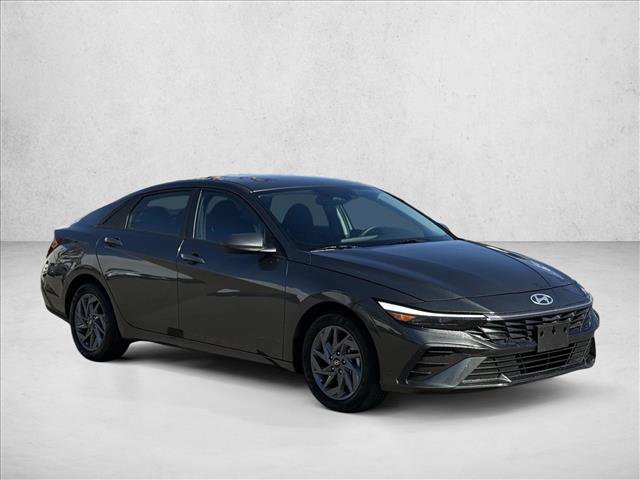 Certified 2024 Hyundai Elantra SEL image 3