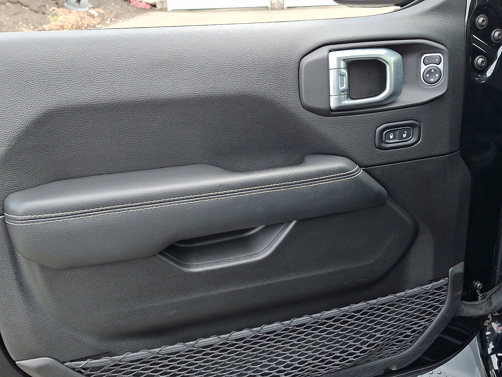 Certified 2022 Jeep Wrangler Unlimited Sahara w/ Cold Weather Group image 12