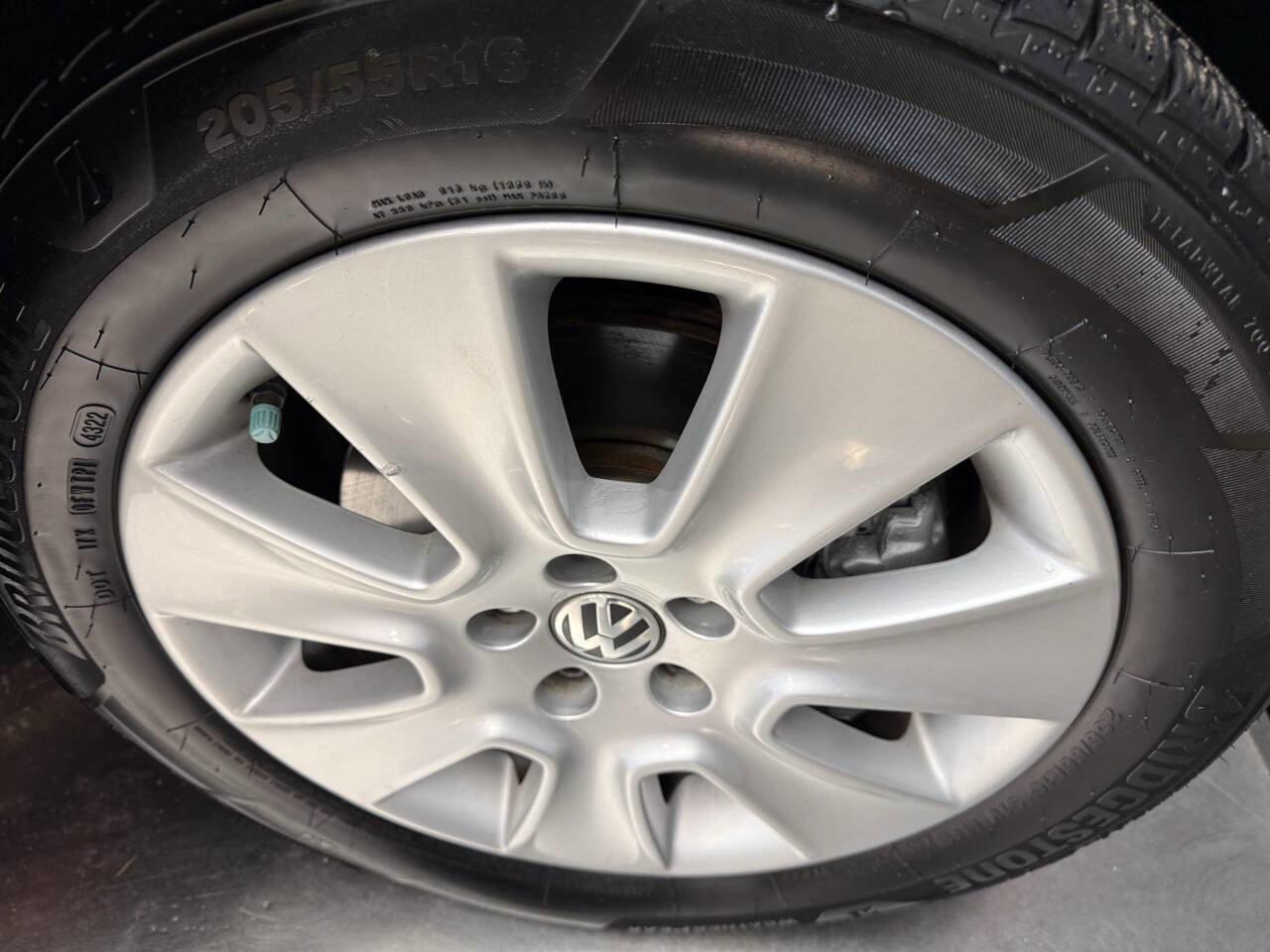 Used 2008 Volkswagen Beetle S FWD image 25