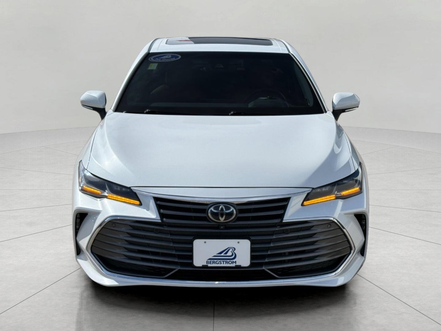 Used 2019 Toyota Avalon Limited w/ Advanced Safety Package FWD image 3