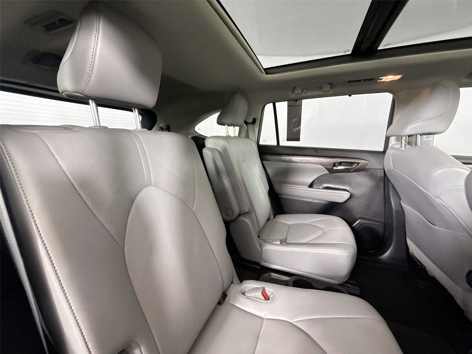 Used 2022 Toyota Highlander Platinum FWD image 58