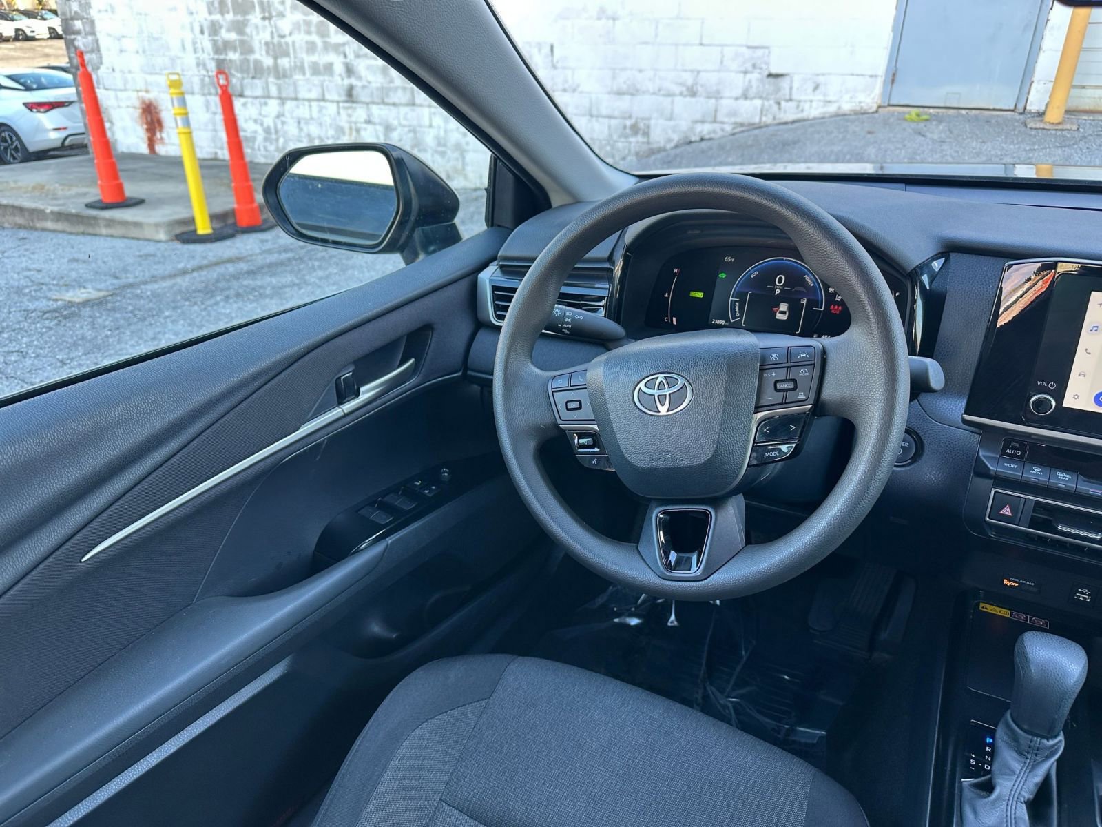 Used 2025 Toyota Camry LE image 33