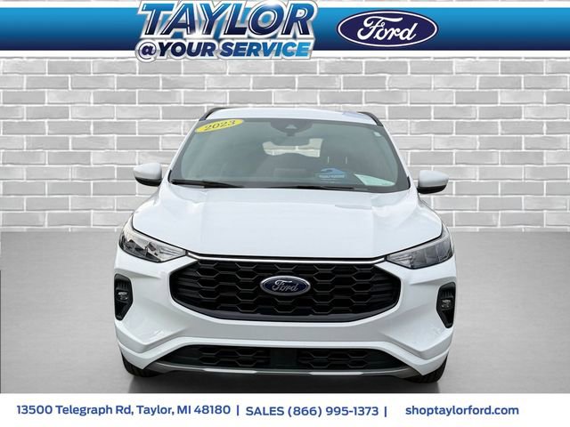Certified 2023 Ford Escape ST-Line Select AWD/4WD image 2