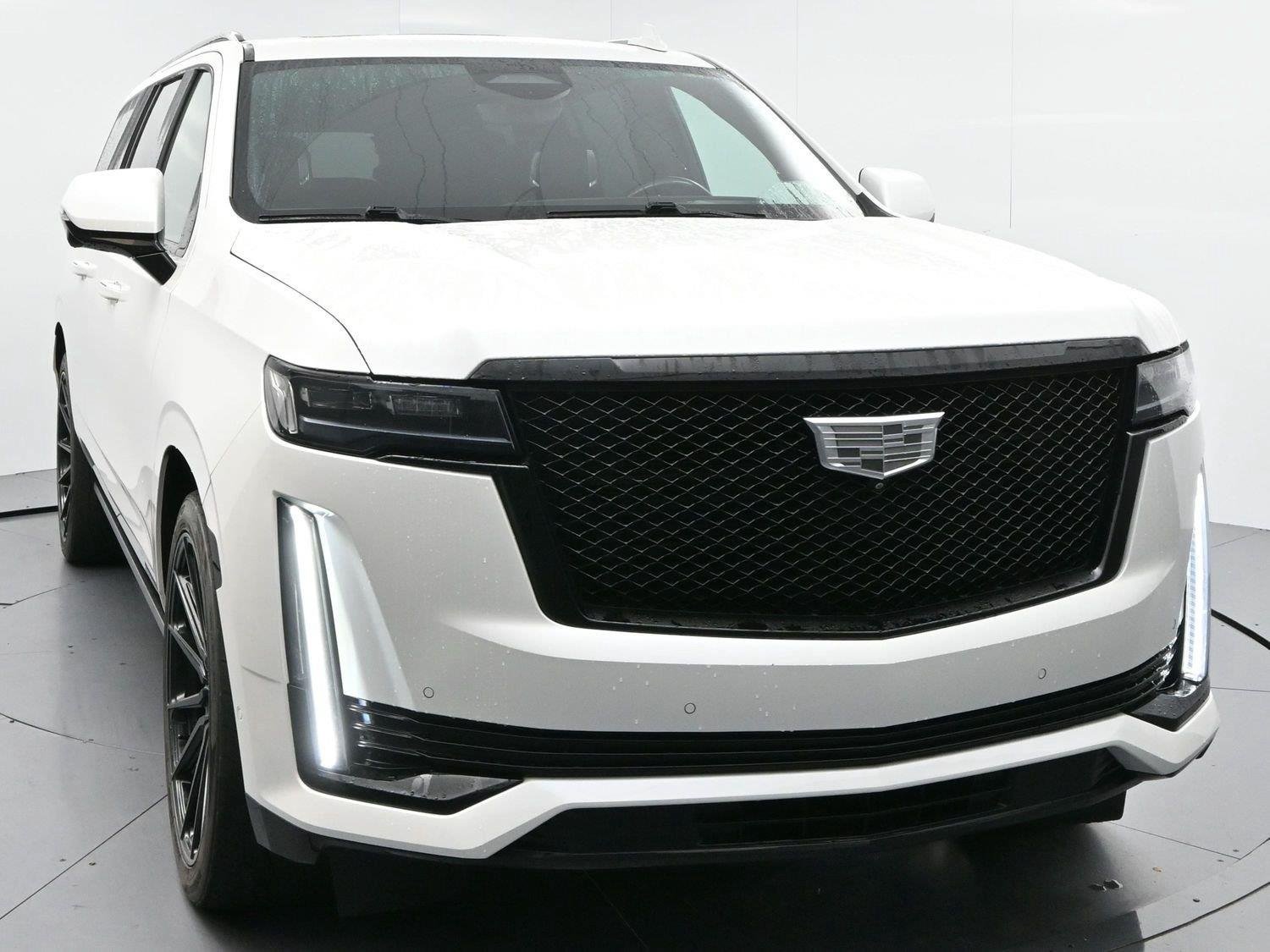 Used 2021 Cadillac Escalade ESV Sport Platinum AWD/4WD image 2