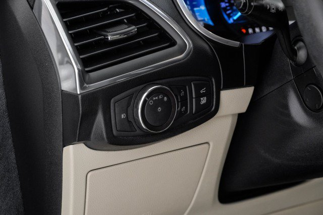 Used 2019 Ford Edge Titanium FWD image 28
