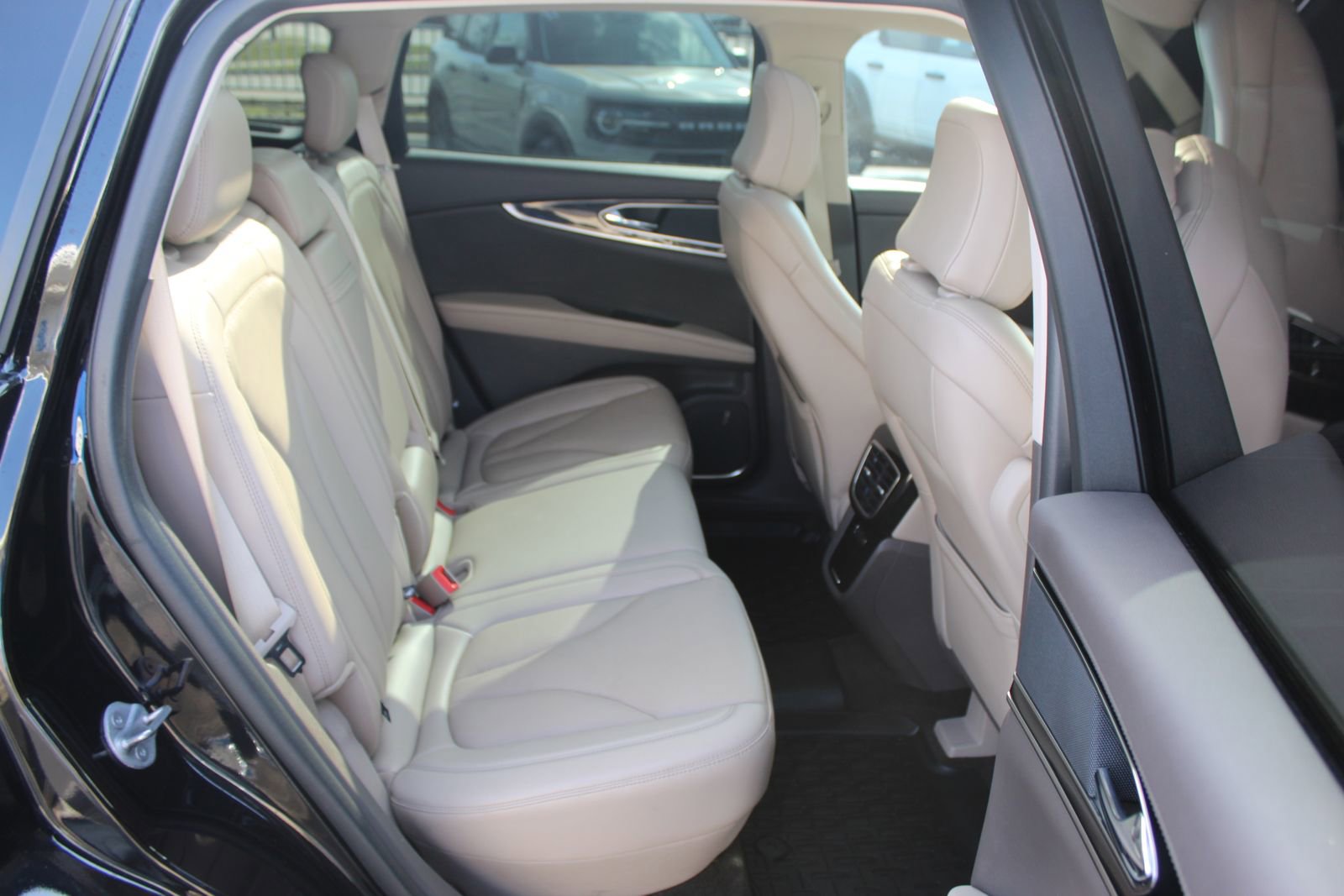 Used 2023 Lincoln Nautilus Reserve w/ Monochromatic Package AWD/4WD image 13