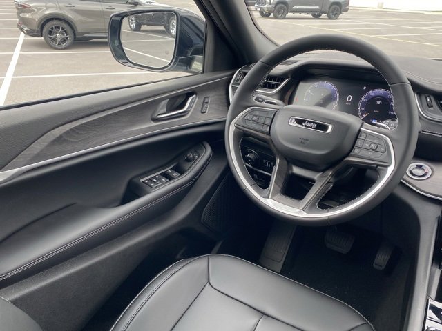 New 2025 Jeep Grand Cherokee L Limited w/ Black Appearance Package image 36