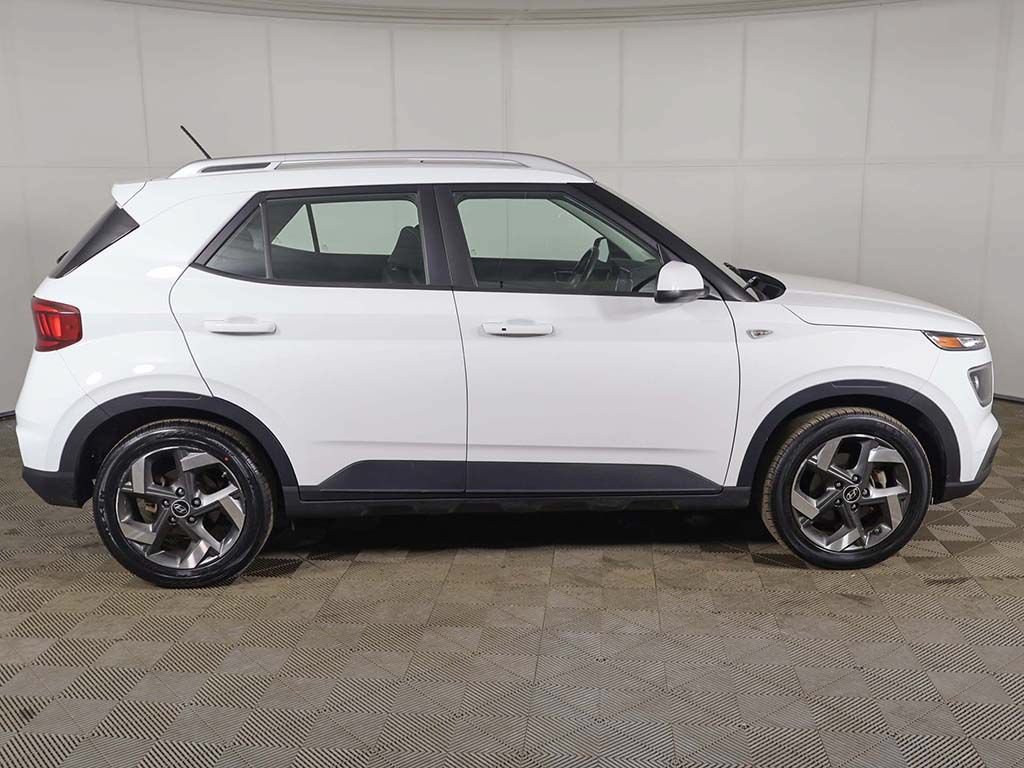 Certified 2024 Hyundai Venue SEL FWD image 13