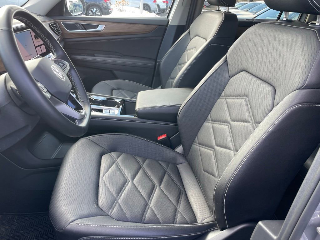 Certified 2025 Volkswagen Atlas SE w/ Black Wheel Package image 6