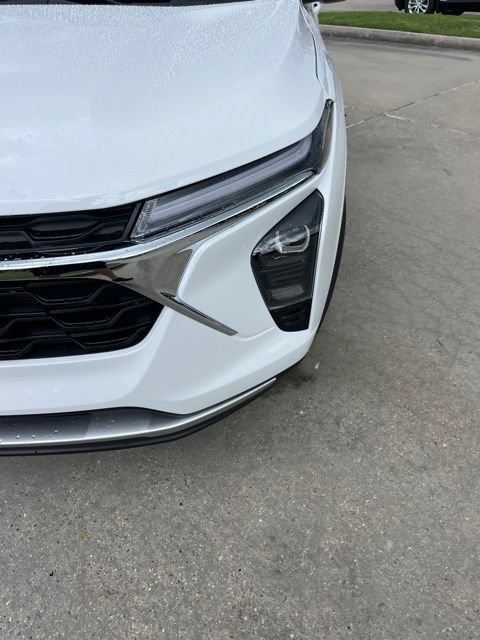 New 2026 Chevrolet Trax LT w/ Sunroof Package FWD image 11