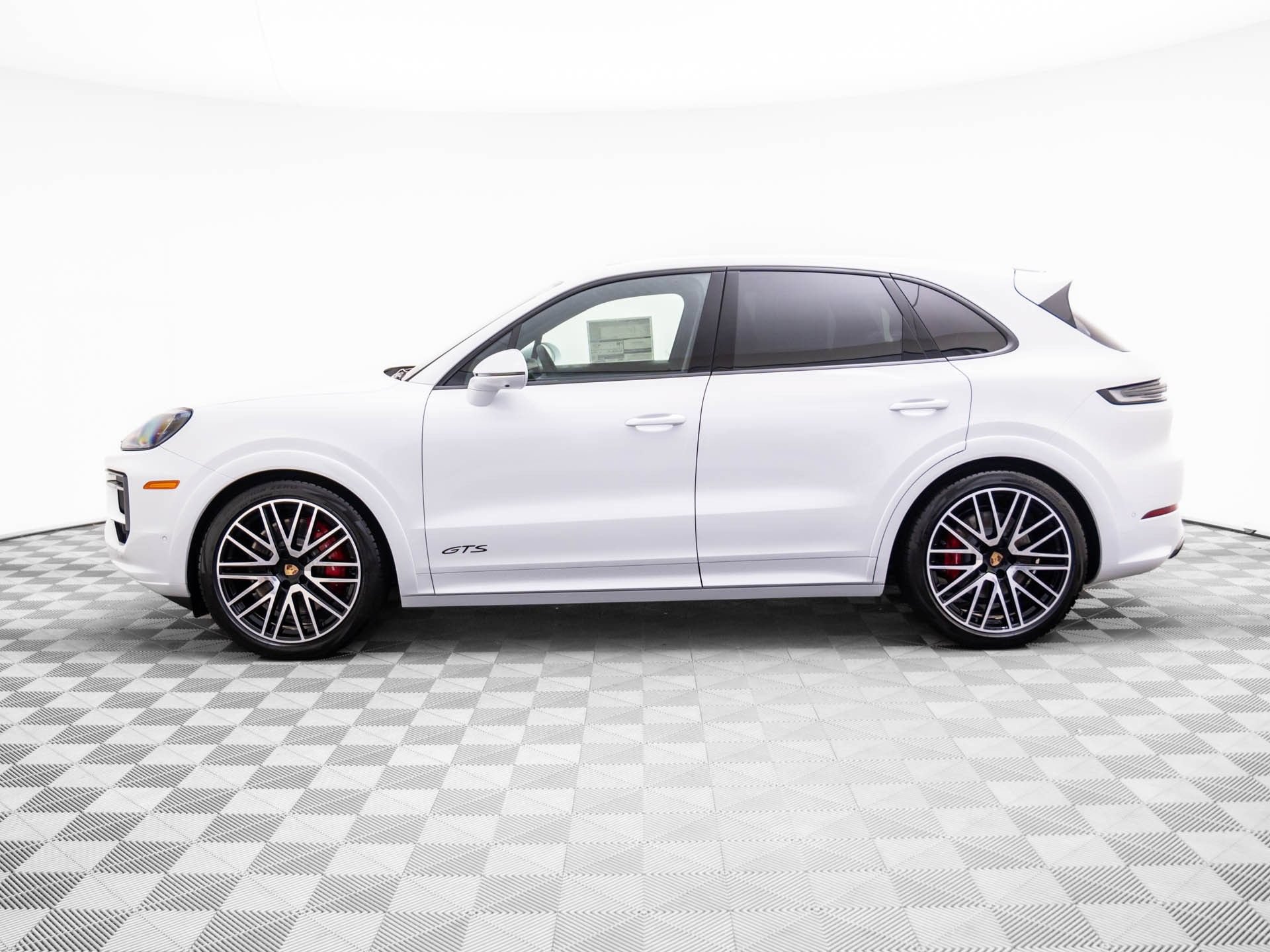 Used 2026 Porsche Cayenne GTS AWD/4WD image 2