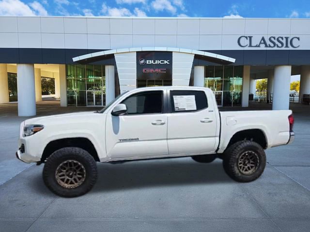 Used 2018 Toyota Tacoma SR5 AWD/4WD image 4