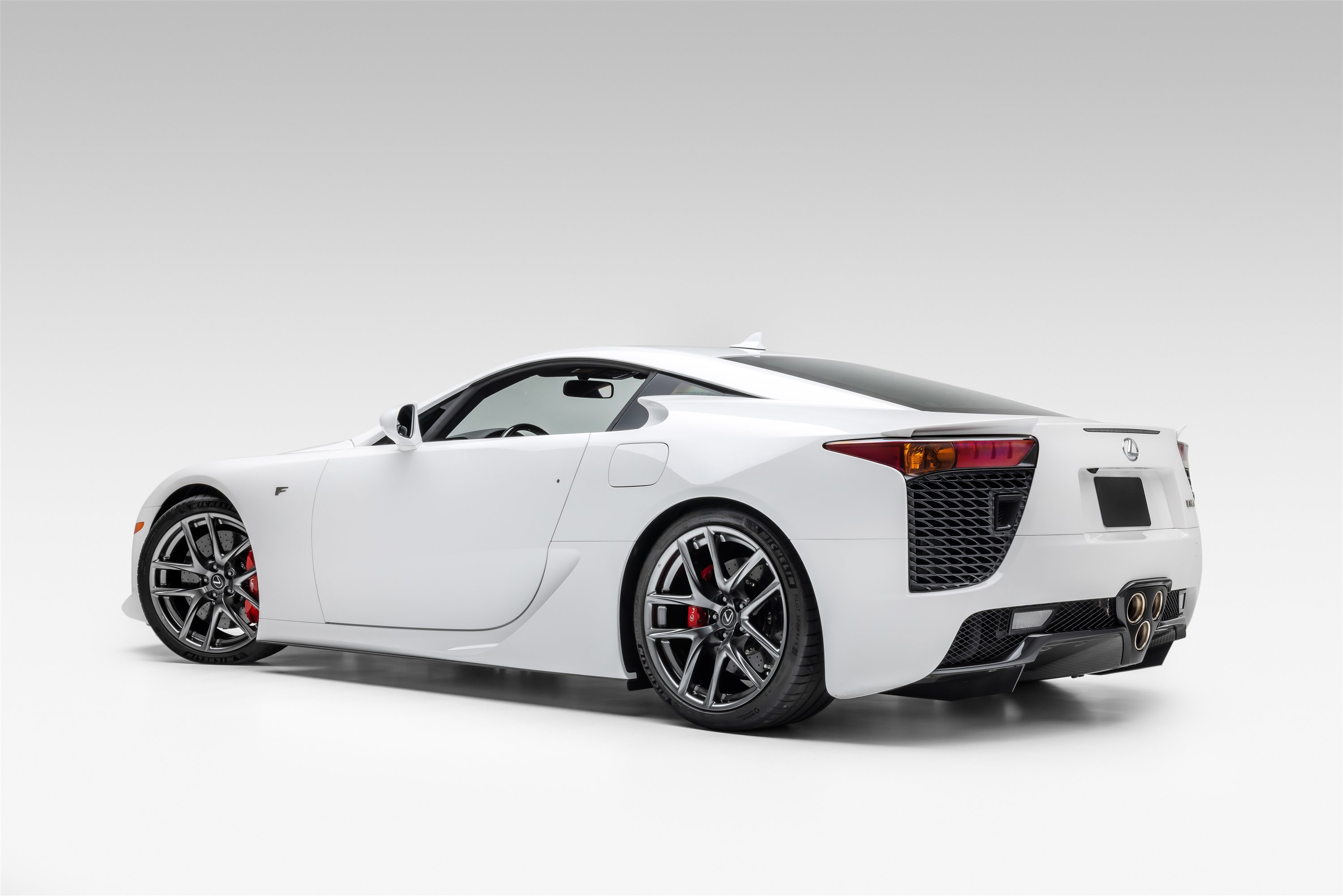Used 2012 Lexus LFA RWD image 3