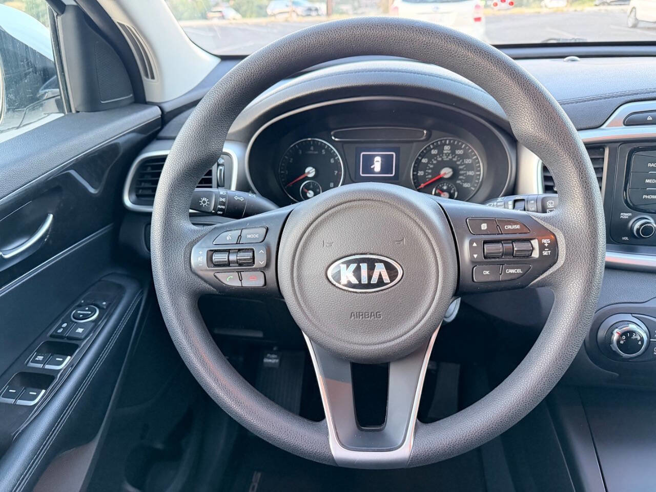 Used 2018 Kia Sorento FWD V6 image 27