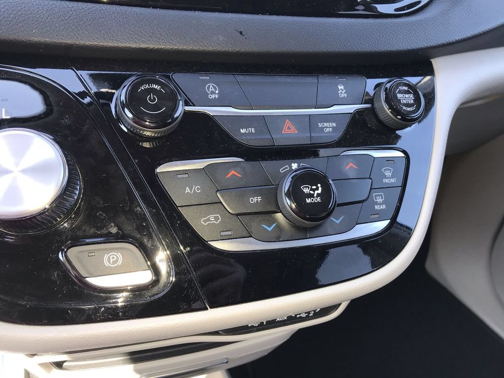 Used 2024 Chrysler Voyager LX FWD image 18