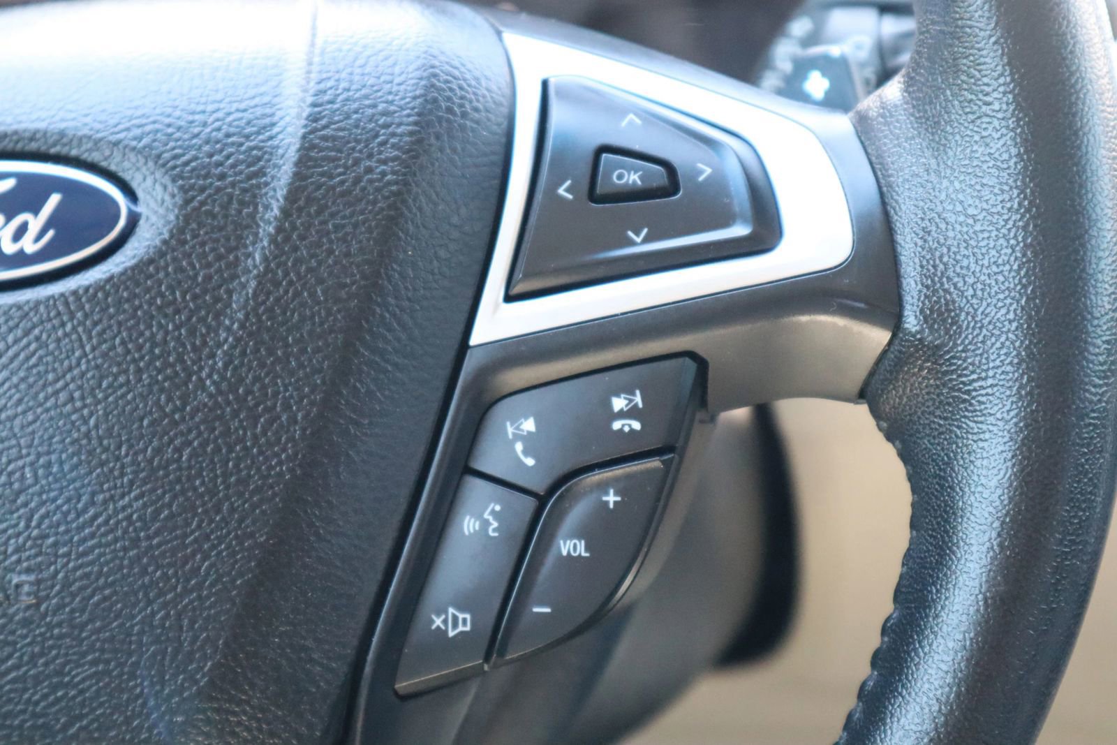 Used 2017 Ford Edge Titanium w/ Equipment Group 301A FWD image 26