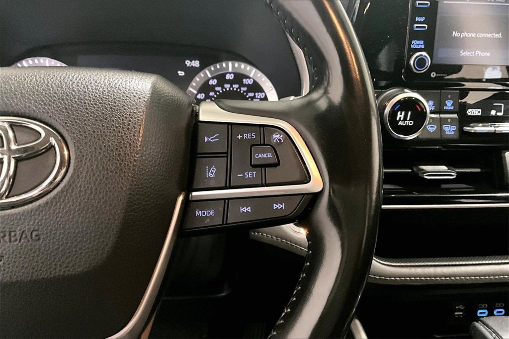 Used 2022 Toyota Highlander XLE image 12