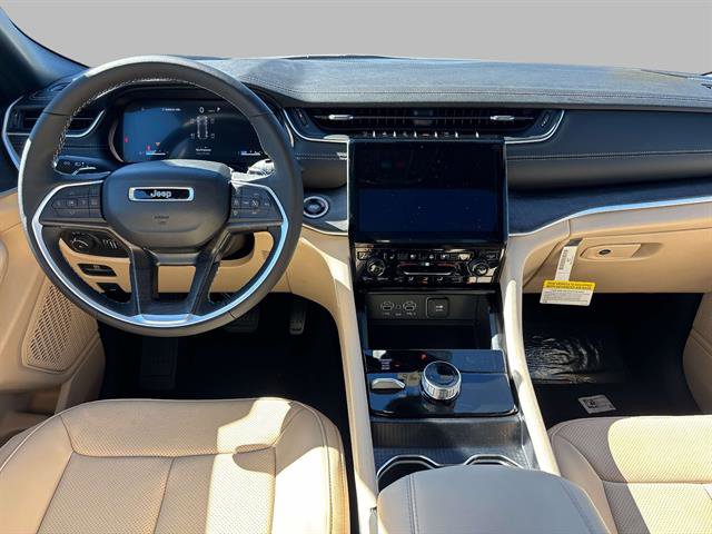 New 2025 Jeep Grand Cherokee Limited image 9