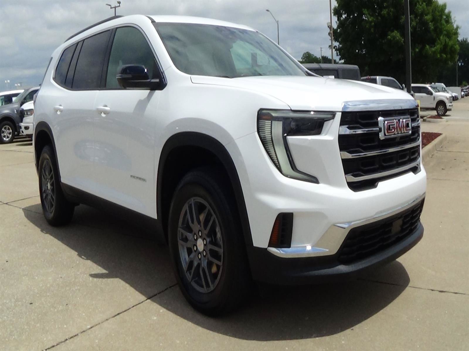 Used 2025 GMC Acadia Elevation FWD image 4
