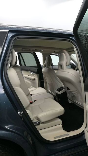Used 2020 Volvo XC90 T6 Momentum w/ Protection Package Premier AWD/4WD image 11