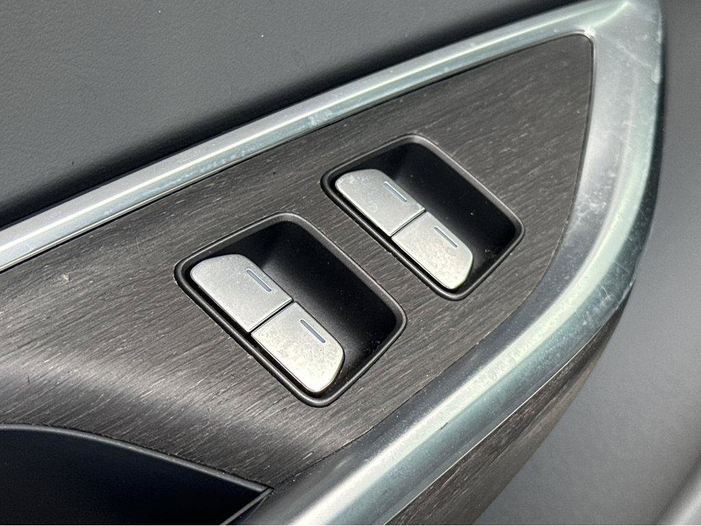 Used 2024 Lucid Air Pure RWD image 33