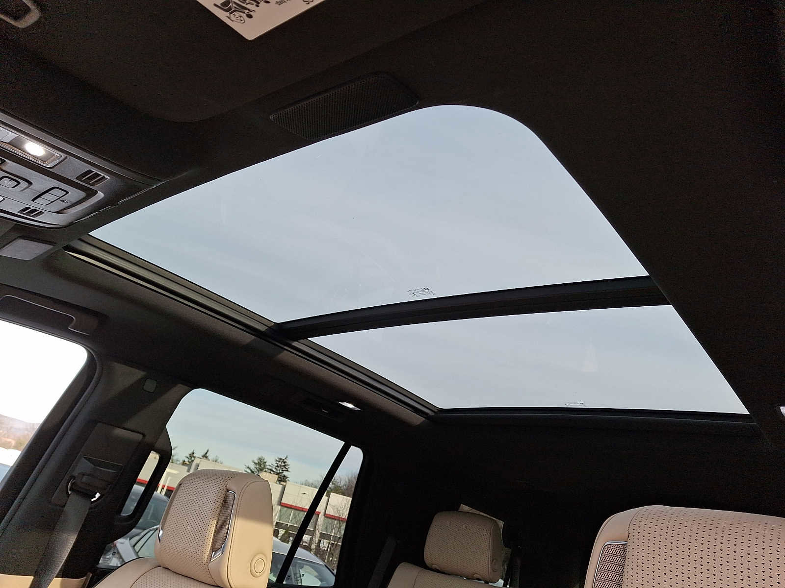 Used 2022 Cadillac Escalade Premium Luxury image 10