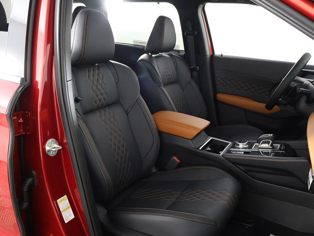 Used 2025 Mitsubishi Outlander SEL AWD/4WD image 32