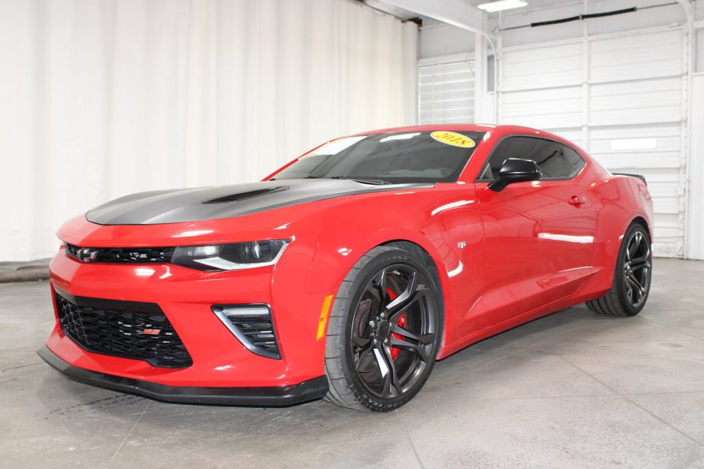 Used 2018 Chevrolet Camaro SS RWD image 4