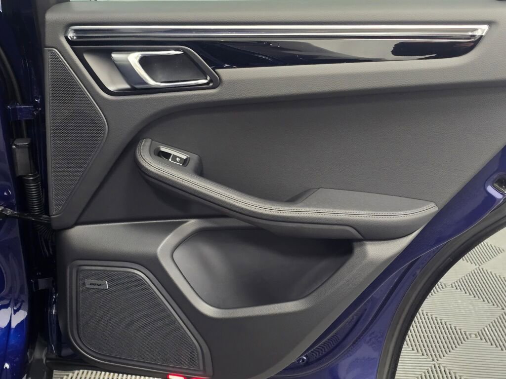 New 2026 Porsche Macan S image 26