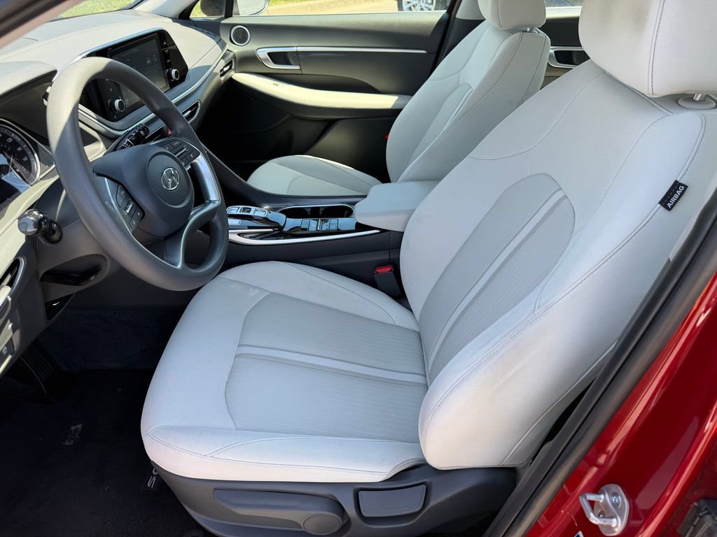 Used 2023 Hyundai Sonata SE w/ Cargo Package FWD image 3
