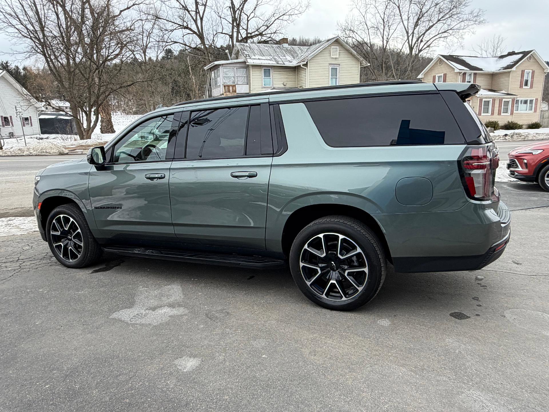 Used 2024 Chevrolet Suburban RST w/ Luxury Package image 4