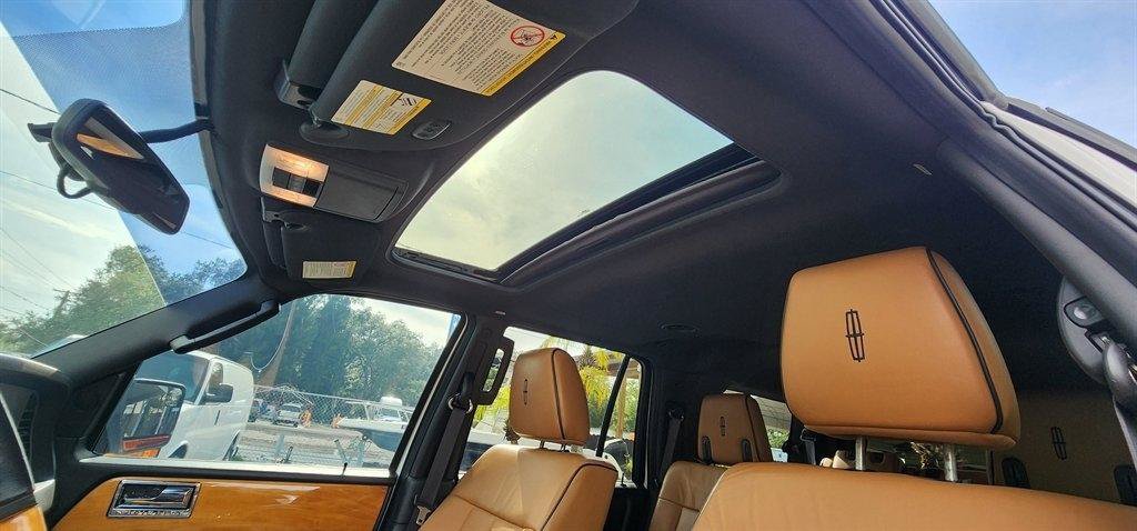 Used 2012 Lincoln Navigator 2WD image 26